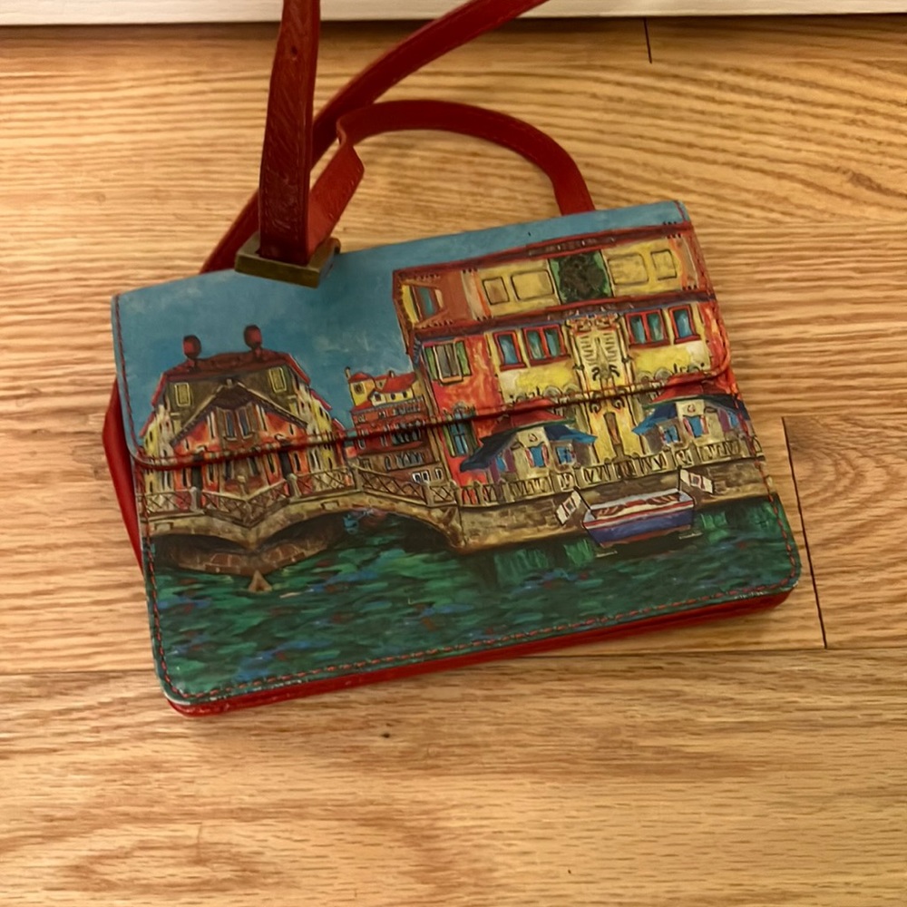 Icon leather purse